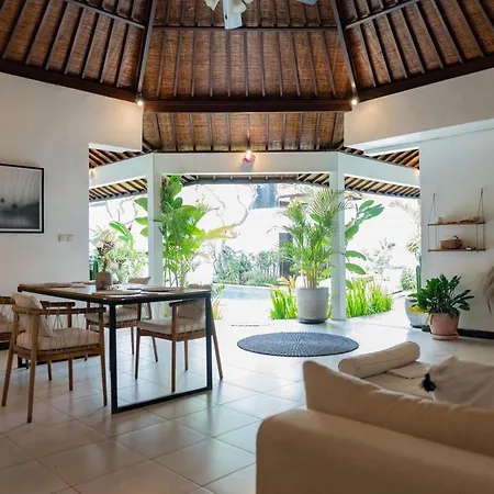 Chic Tropical Villa 2 Bedroom Di Canggu